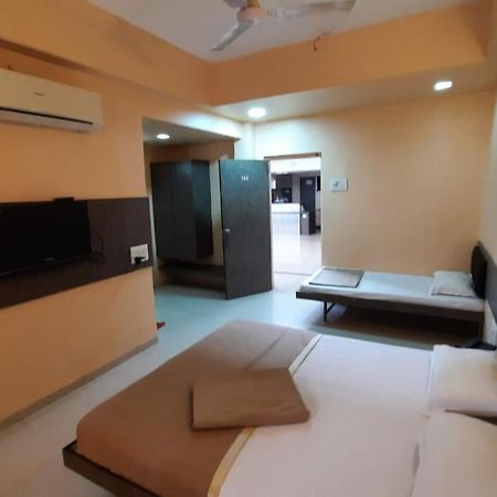 Sugandha Lodge Solapur Zewnętrze zdjęcie