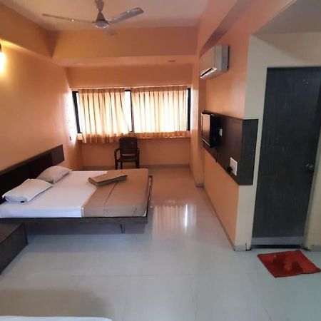 Sugandha Lodge Solapur Zewnętrze zdjęcie