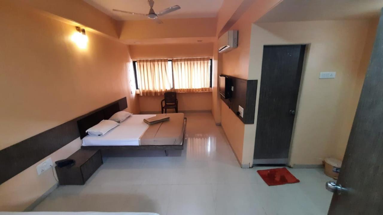 Sugandha Lodge Solapur Zewnętrze zdjęcie
