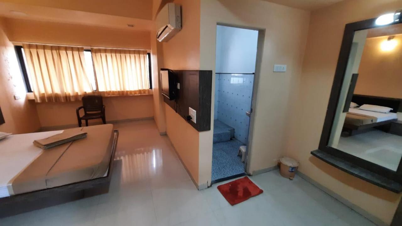Sugandha Lodge Solapur Zewnętrze zdjęcie