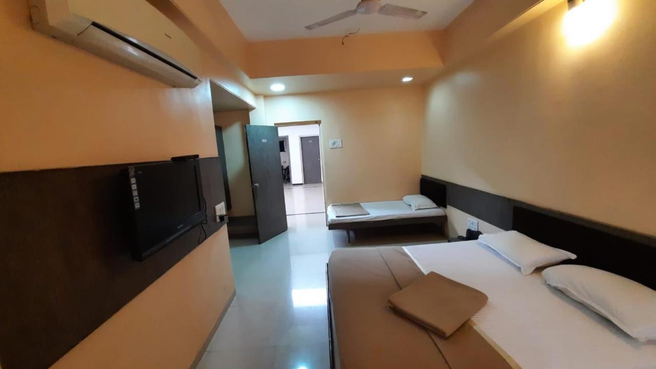 Sugandha Lodge Solapur Zewnętrze zdjęcie