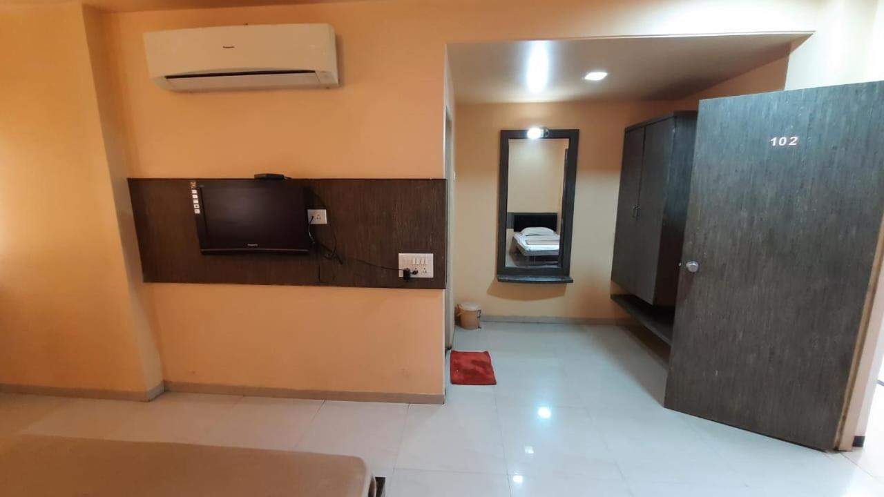 Sugandha Lodge Solapur Zewnętrze zdjęcie