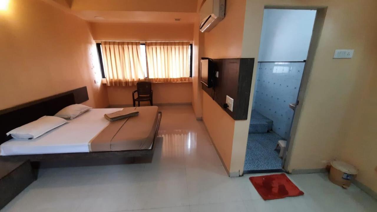 Sugandha Lodge Solapur Zewnętrze zdjęcie