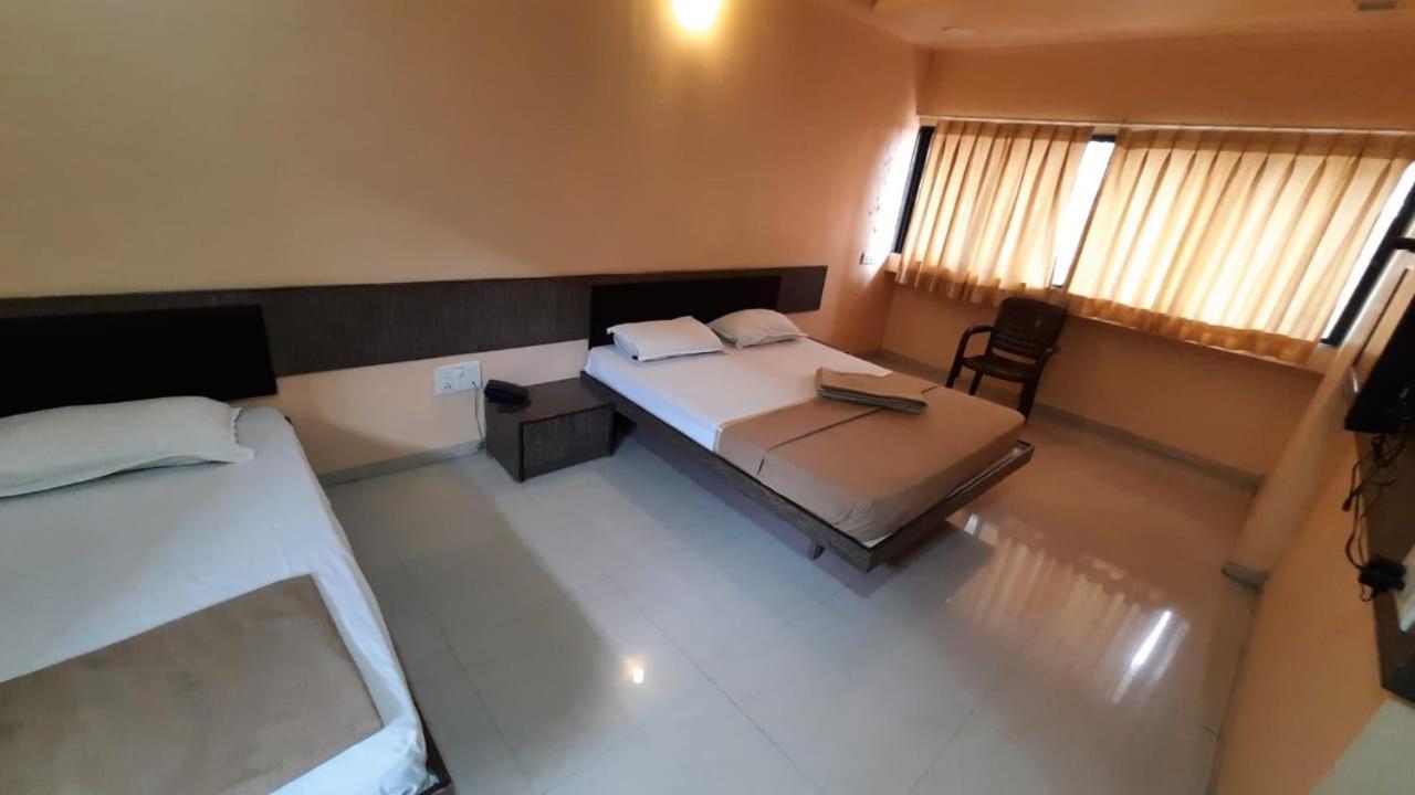 Sugandha Lodge Solapur Zewnętrze zdjęcie